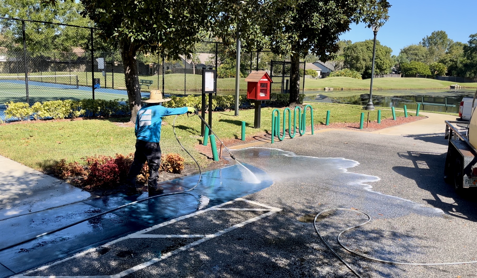 Soft Washing vs Pressure Washing for Florida Communities
